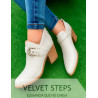 Botín Eterna | Elegancia blanca con hebilla y taco de madera – Velvet Steps